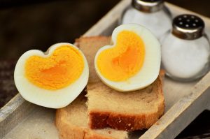 Quante uova dovremmo mangiare a settimana? Risponde la scienza 